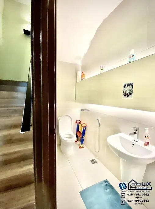펜션 Batu Ferringhi Luxurious Modern Designed 5Br House 빌라